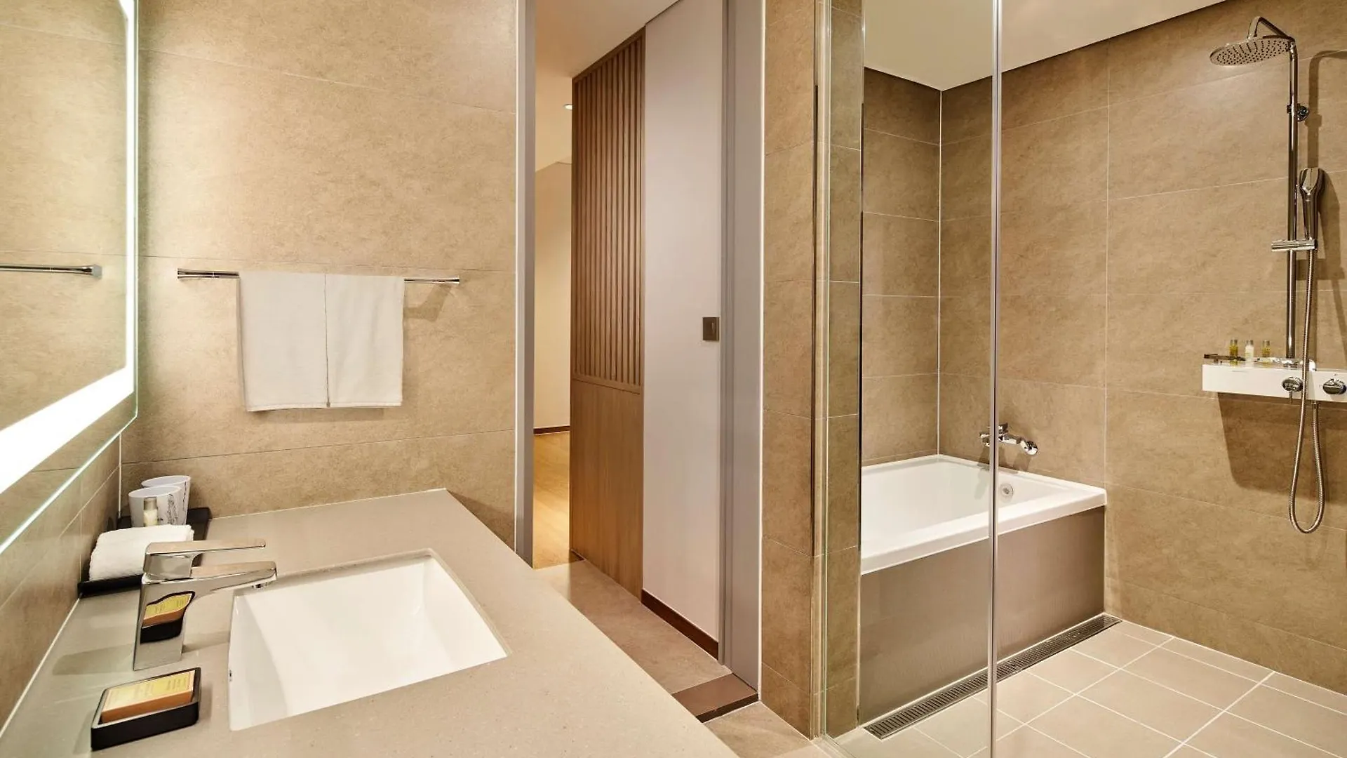 Hilton Garden Inn Seoul Gangnam Отель