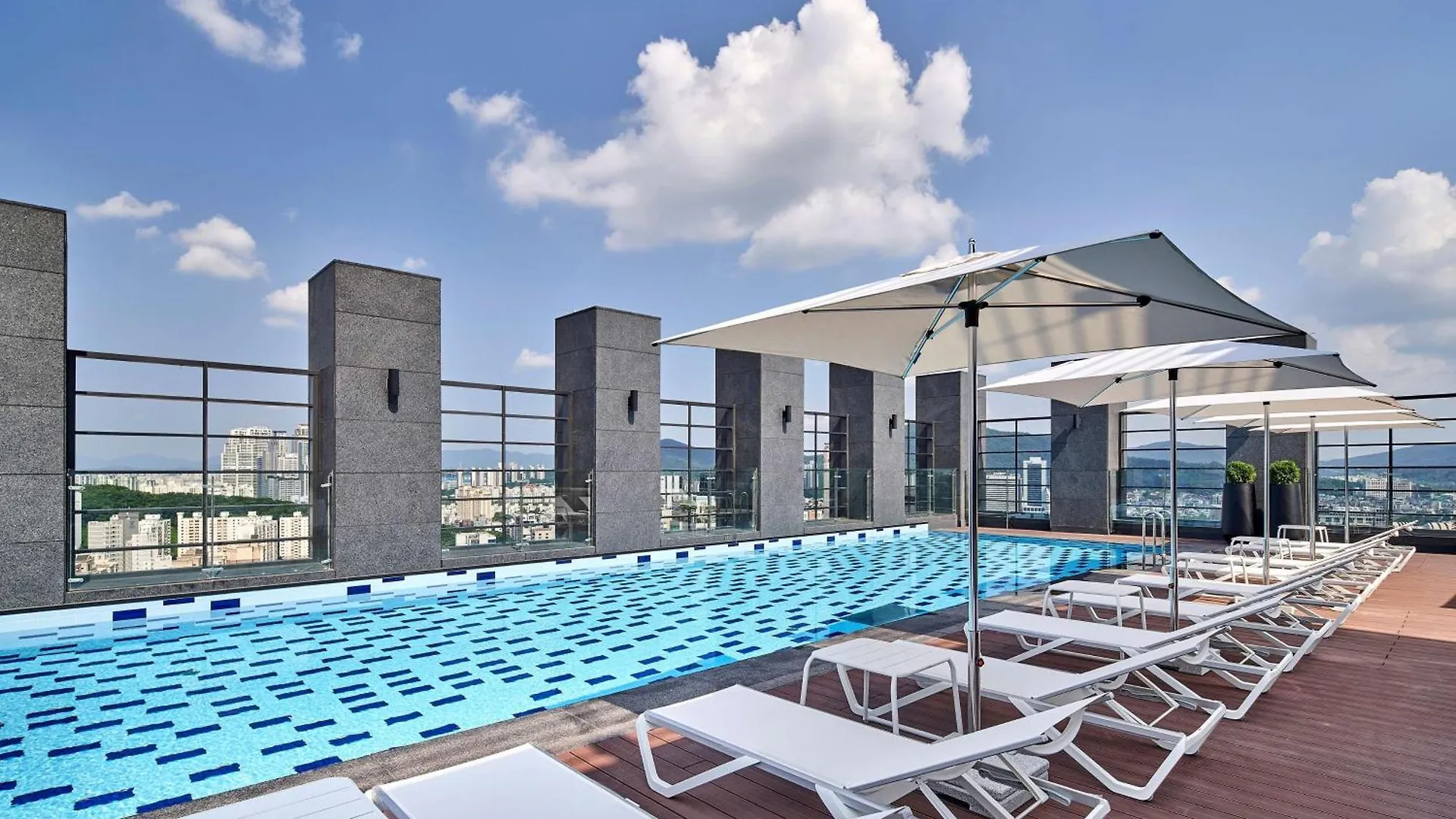 Отель Hilton Garden Inn Seoul Gangnam